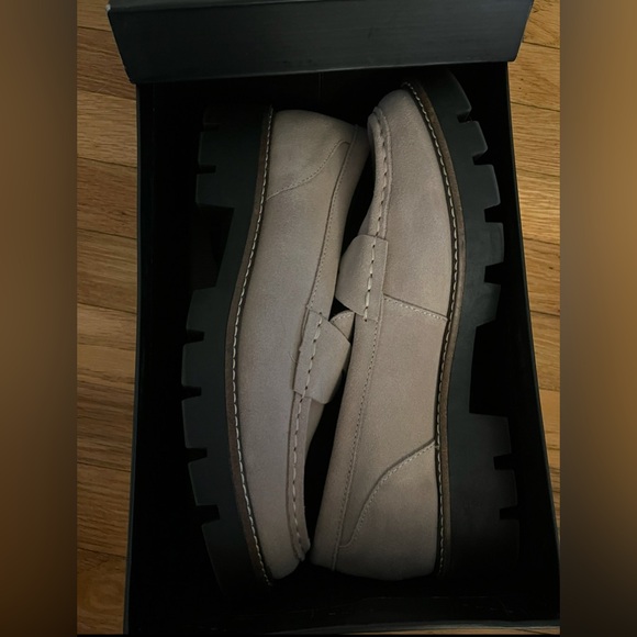 NIB House of Harlow 1960 Gunner Light Taupe Suede Loafer with Black Lug Sole - Picture 2 of 9